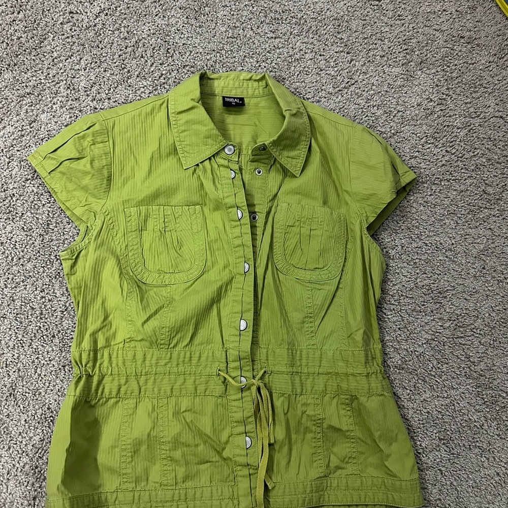 Green Button-Up Short Sleeve Shirt